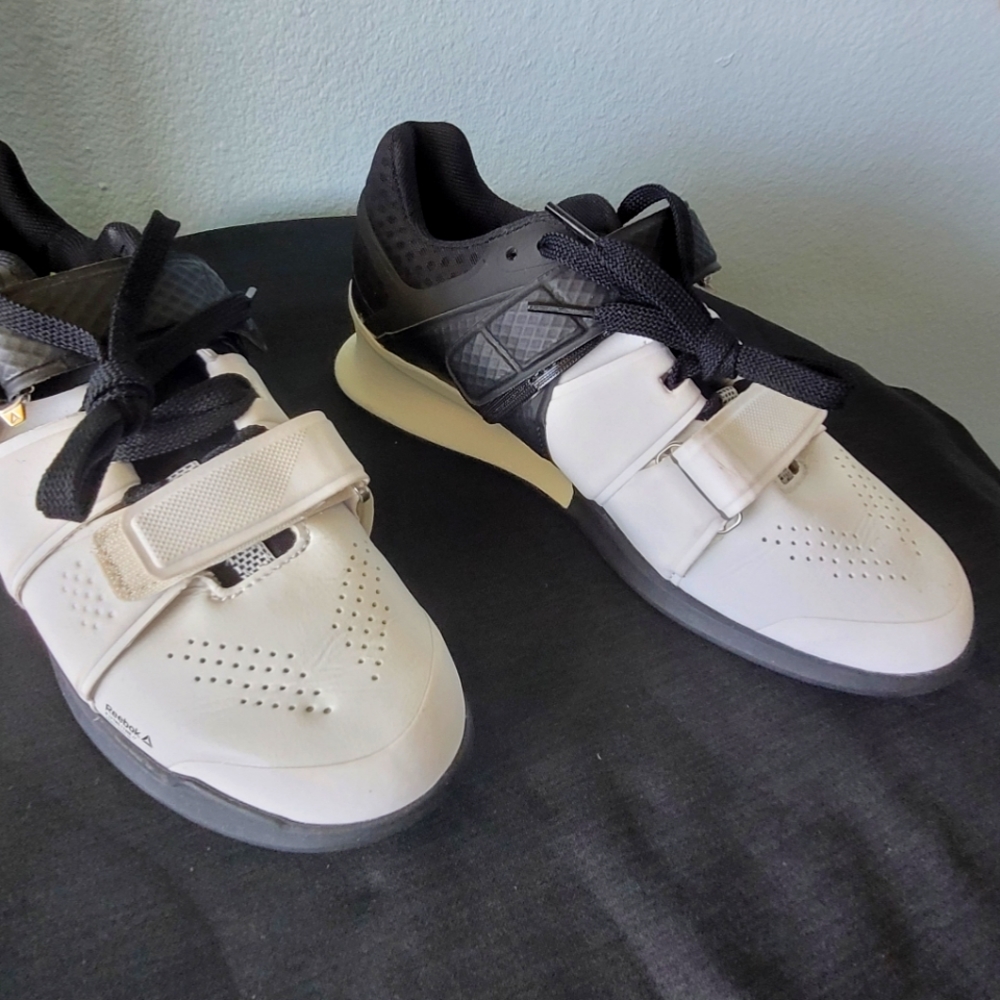 CJ Cummings Black, White weight lifting shoes Reebok Women Sz 6